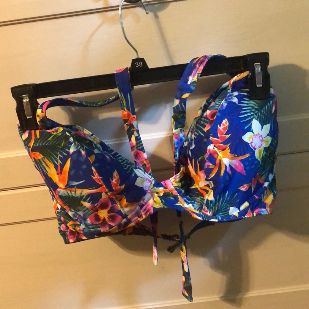 Halter top swim suit top